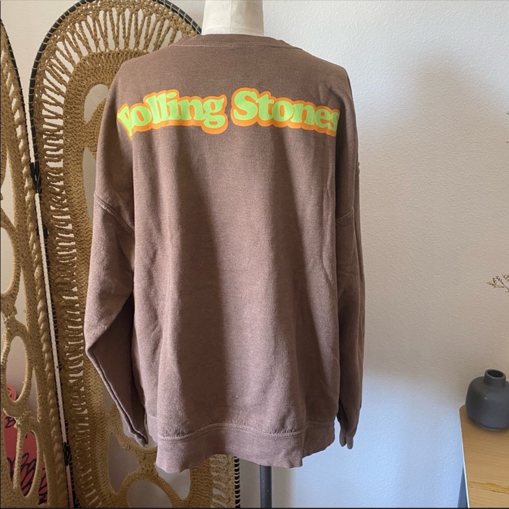 NEW! Urban Outfitters graphic sweatshirt NWT - Picture 6 of 8